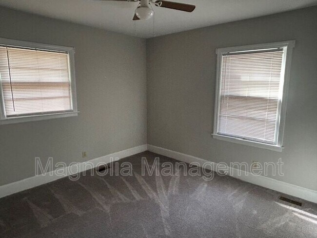 Building Photo - 930 Buckhorn St