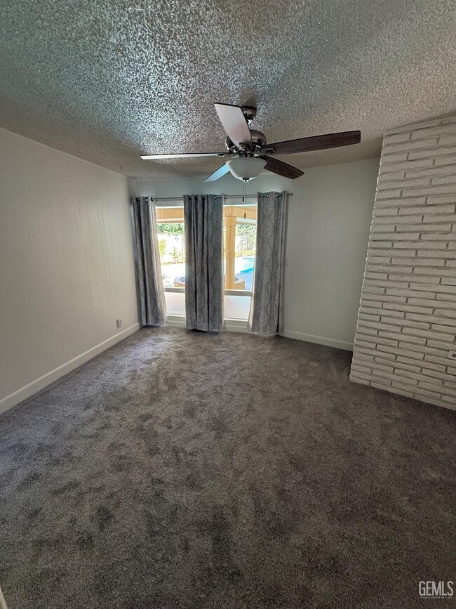 Building Photo - 400 Fairway Dr