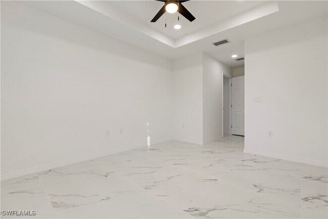 Building Photo - 732 Asher St E