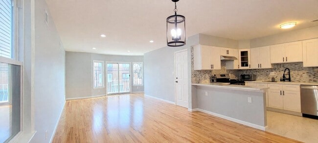 Building Photo - 11-13-13 Wallis Ave