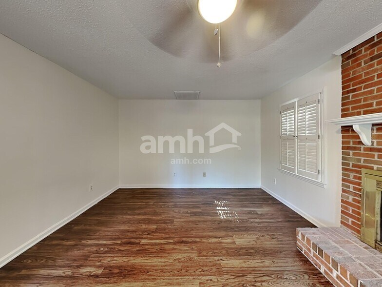 Building Photo - 2601 Briar Ridge Dr