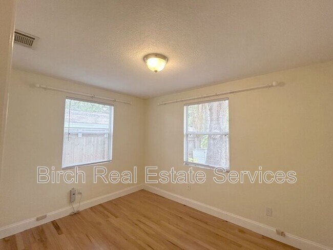 Building Photo - 608 Tangerine Ave