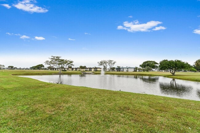 Building Photo - 302 Capri Dr