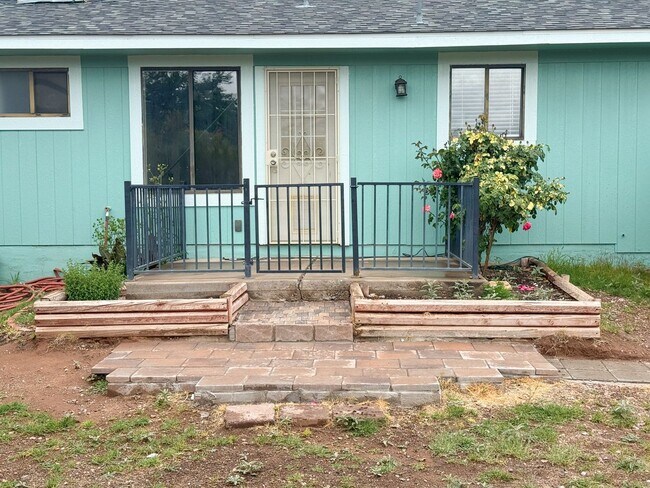 Building Photo - HOUSE - COTTONWOOD
