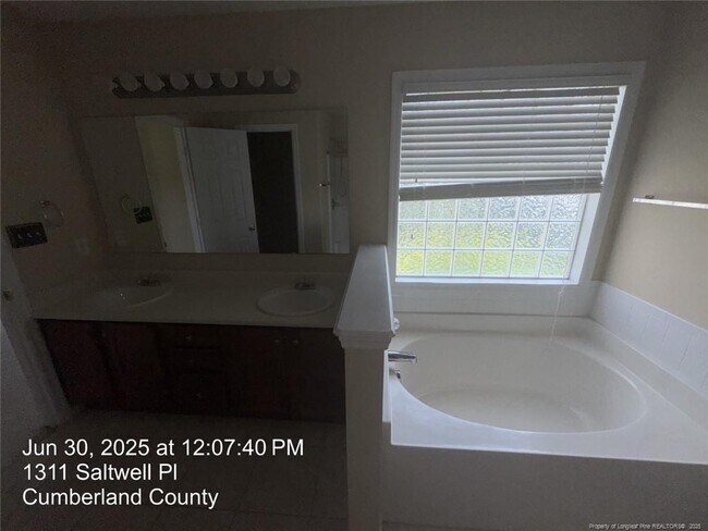 Building Photo - 1311 Saltwell Pl