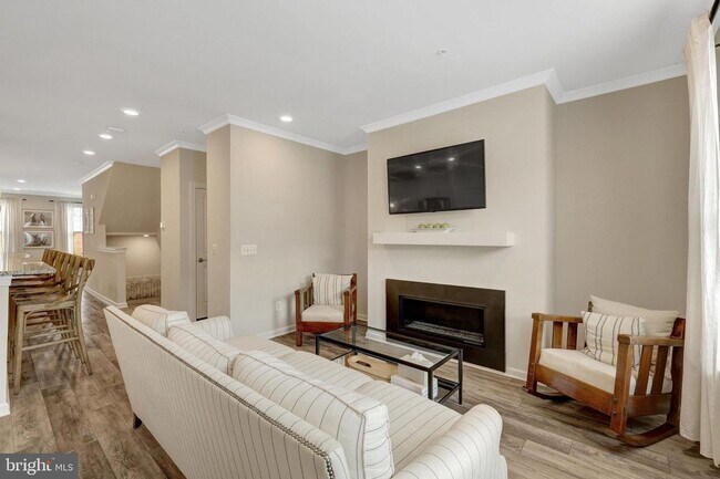 Building Photo - 45133 Kincora Dr