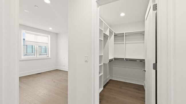 Building Photo - 6227 S Ellis Ave