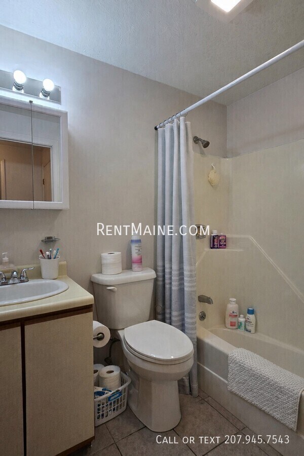 Building Photo - 20 Tall Pines Dr