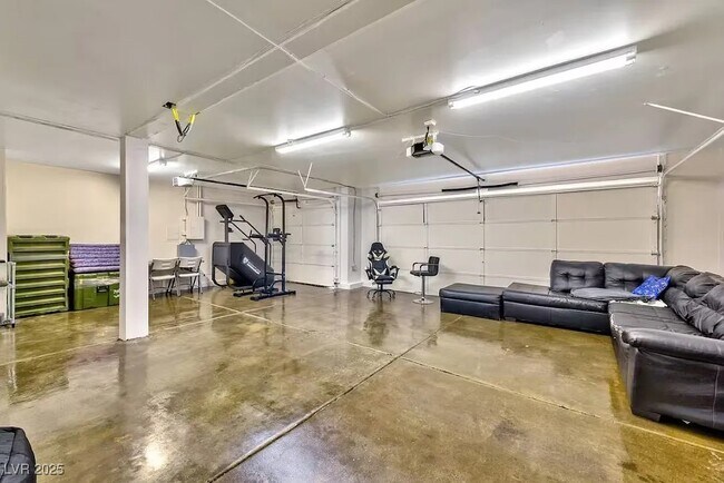 Building Photo - 4823 Illustrious St
