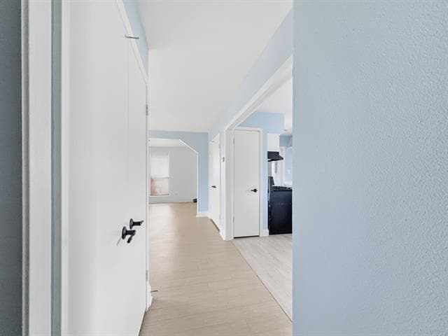 Building Photo - 617 Rosewood Hills Dr