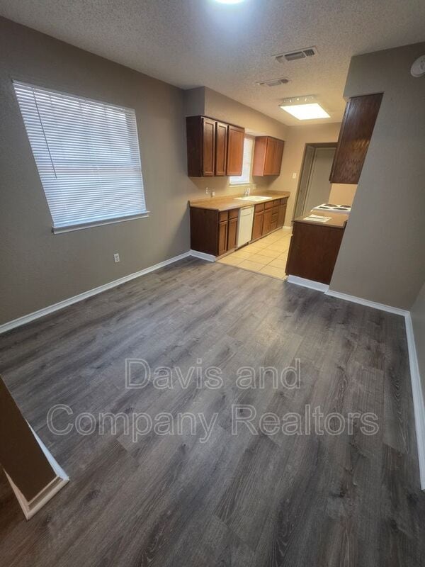 Building Photo - 4422 Fairgate Dr