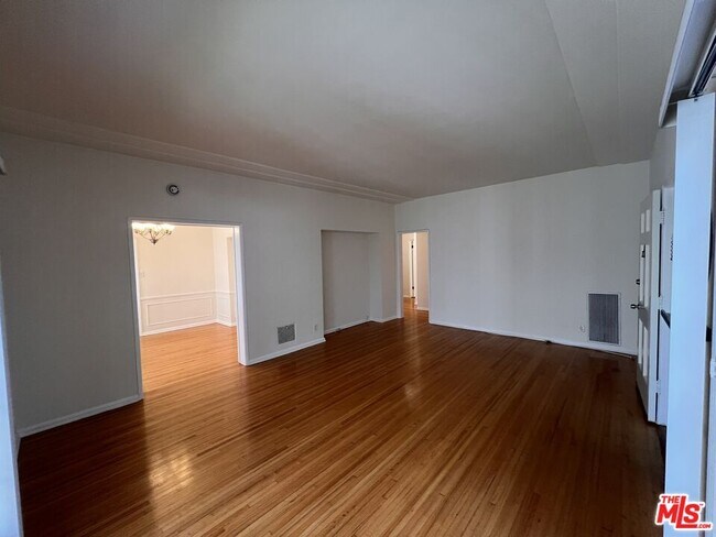 Building Photo - 1248 S La Jolla Ave