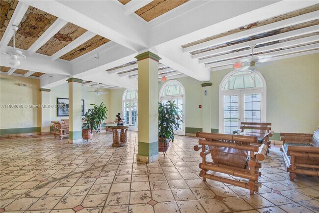 Building Photo - 900 16th St