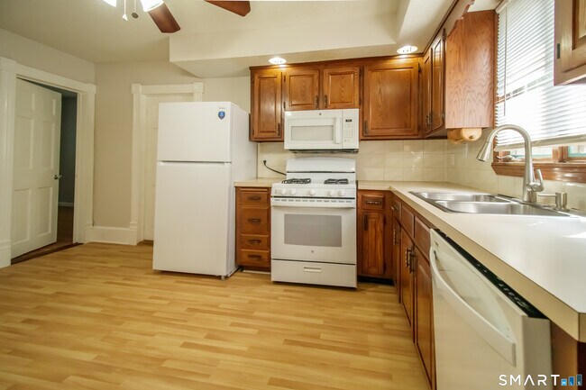 Building Photo - 13 Ingraham Pl