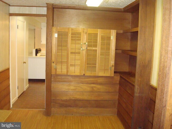 Building Photo - 5 Edgewold Ln