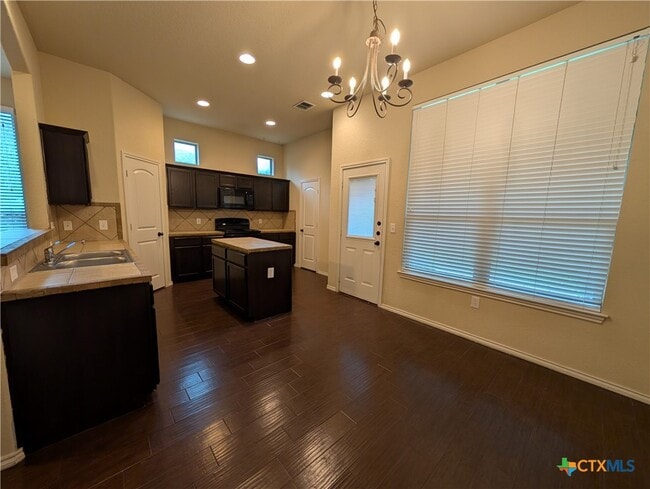 Building Photo - 669 Creekside Cir