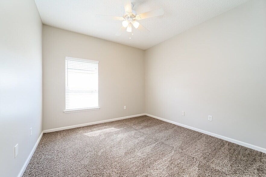 Building Photo - 3708 Southbank Cir