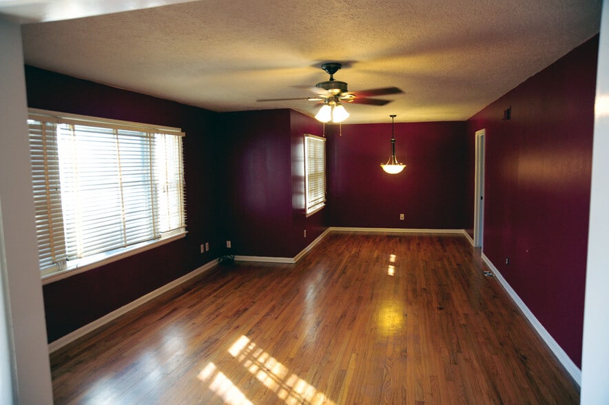 Main Living Area - 1233 West Brooks Street