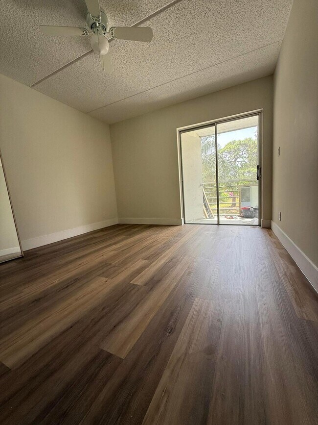 Building Photo - 2000 Springdale Blvd