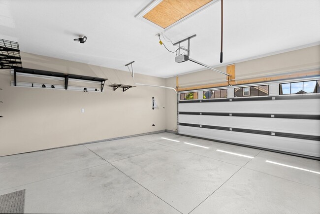 Building Photo - Luxury Maintenance-Free Former Model Home in Grove City – 2 Bed, 2 Bath Ranch