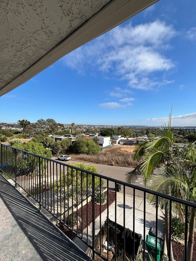 Building Photo - 2 Bed 1 Bath Apartment for Rent in Pacific...