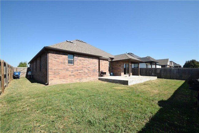 Building Photo - 3609 SW Mistletoe Ave
