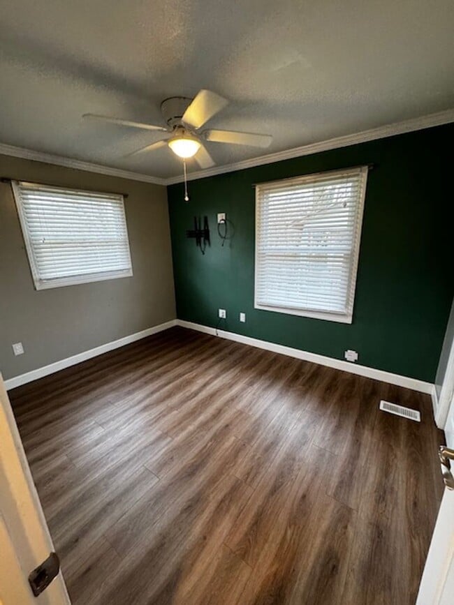 Building Photo - Home for Rent in Middle of Johnson City!