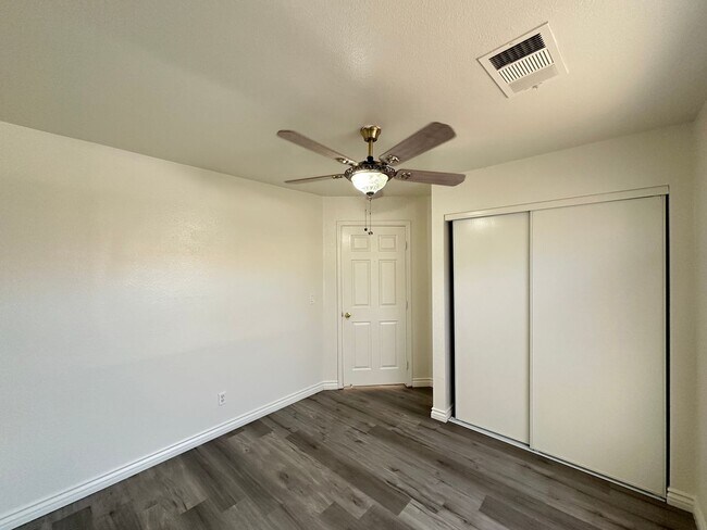 Building Photo - APACHE TRAILS