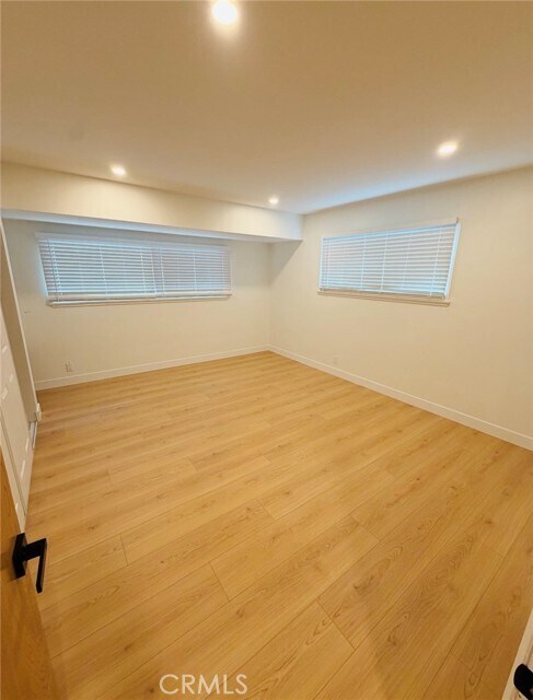 Building Photo - 10024 Norwich Ave