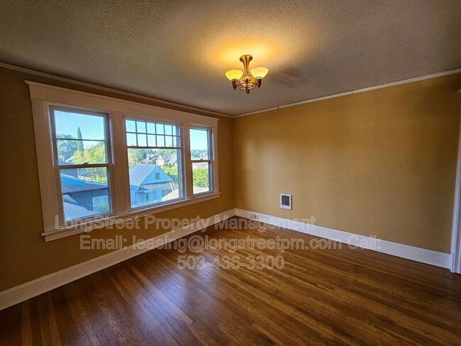 Building Photo - 1402 SE 30th Ave