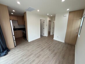 Building Photo - Newly Remodeled 2 Bed 1 Bath Unit in PB