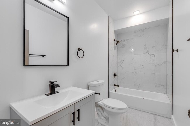 Building Photo - 2502 N 10th St