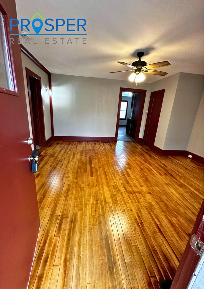 Building Photo - OM1104