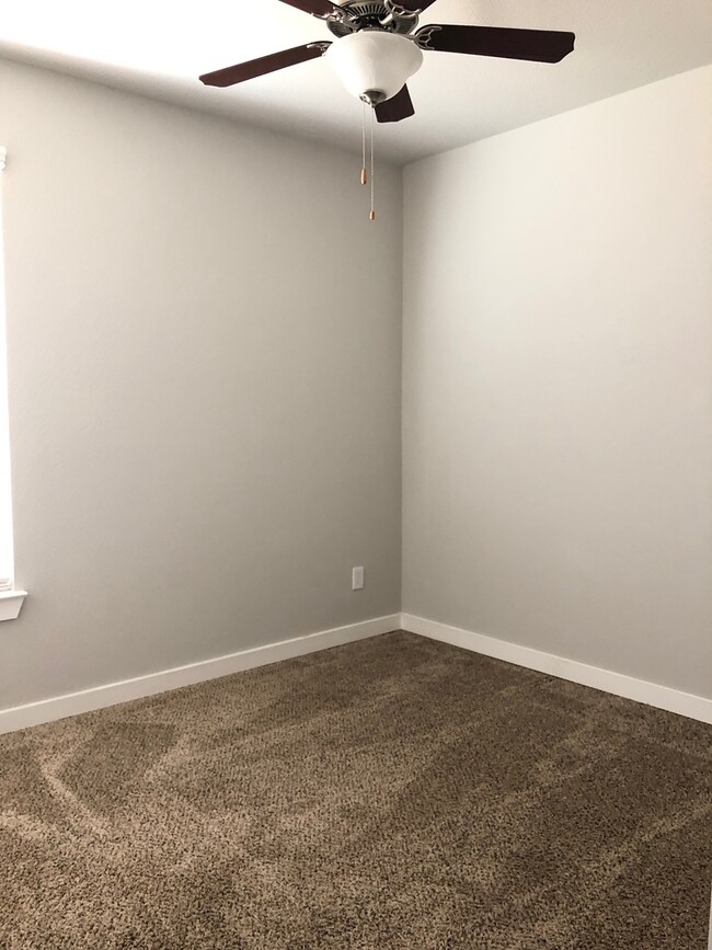 Building Photo - Luxury 3 Bedroom Duplex Located in Midloth...