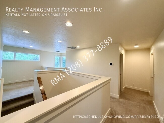 Building Photo - 2552 E Boise Ave