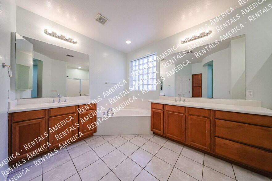 Building Photo - 4429 W Paseo Way