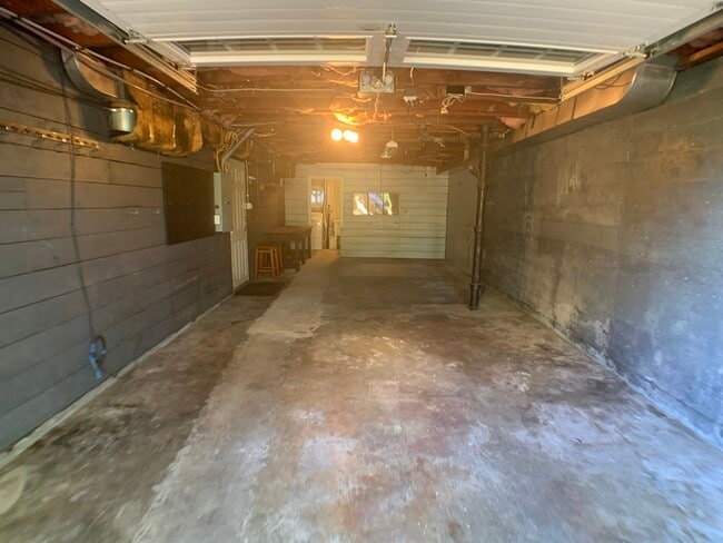 Building Photo - 3829 NE 95th St