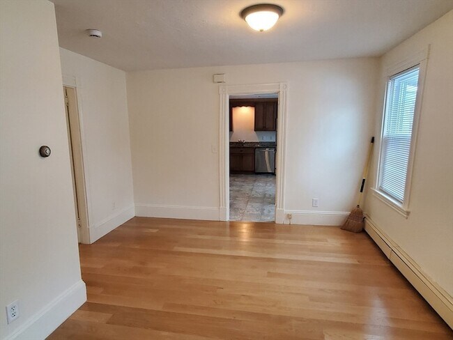 Building Photo - 40 Pine St