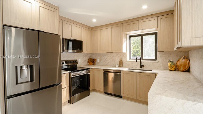 Building Photo - 1221 Biarritz Dr