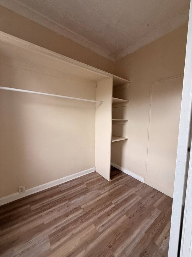 Building Photo - 2264 Pacific St