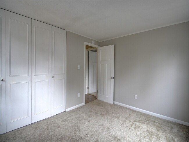 Building Photo - 3 bedroom ranch home with fenced yard!