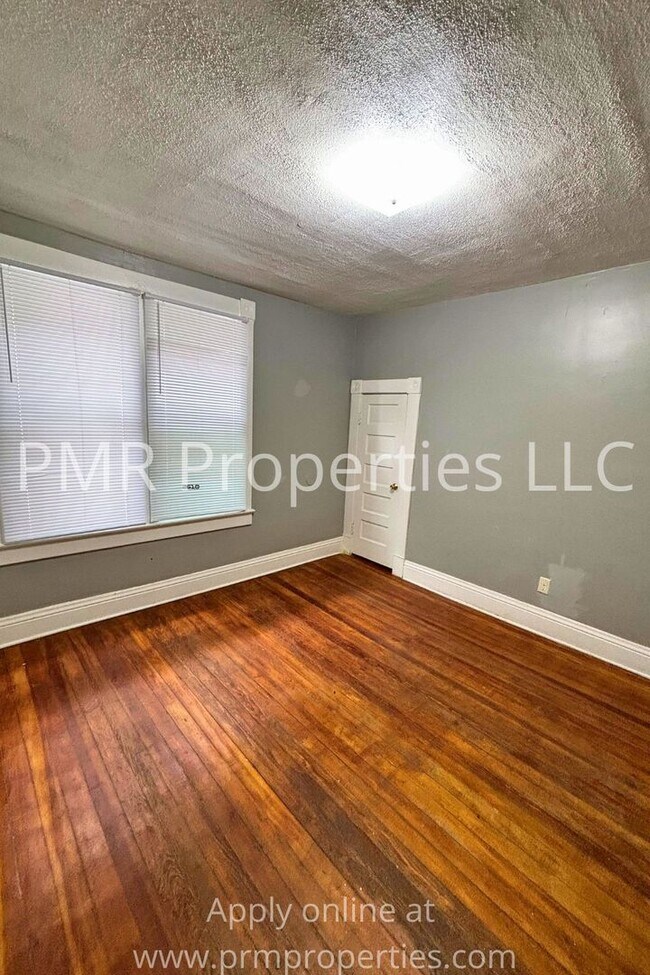 Building Photo - 916 S 18th St