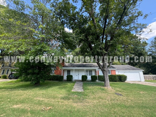 Building Photo - 718 S Donaghey Ave