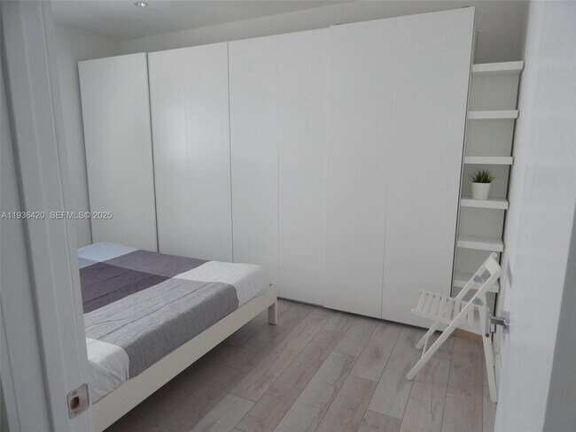 Building Photo - 831 10th St