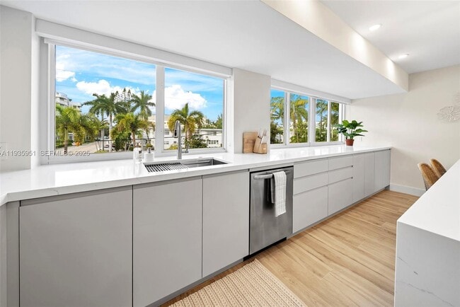 Building Photo - 10001 E Bay Harbor Dr