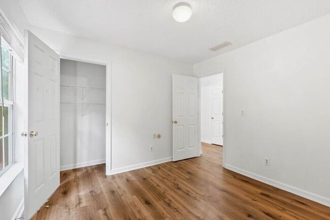 Building Photo - 5840 Haterleigh Dr