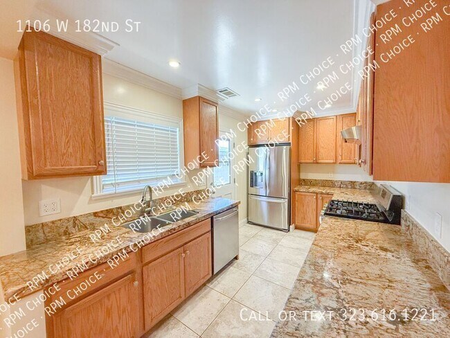 Building Photo - 1106 W 182nd St