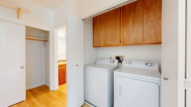 Building Photo - Available One Bedroom Condo In The Cove At...