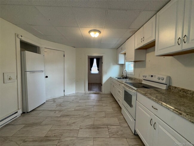 Building Photo - 88 Main St