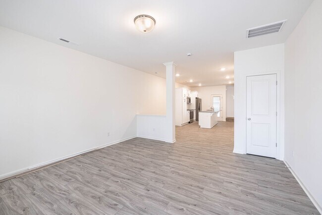 Building Photo - 465 Kinnerton Pl